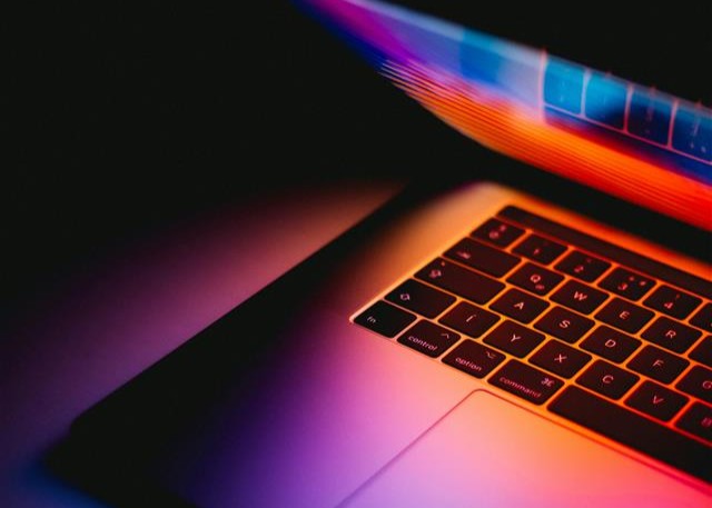 Sincrone IT dispose d'un service s'assistance informatique pour les collaborateurs. Help desk IT pour les entreprises. OUvrir un Ticket ITop.