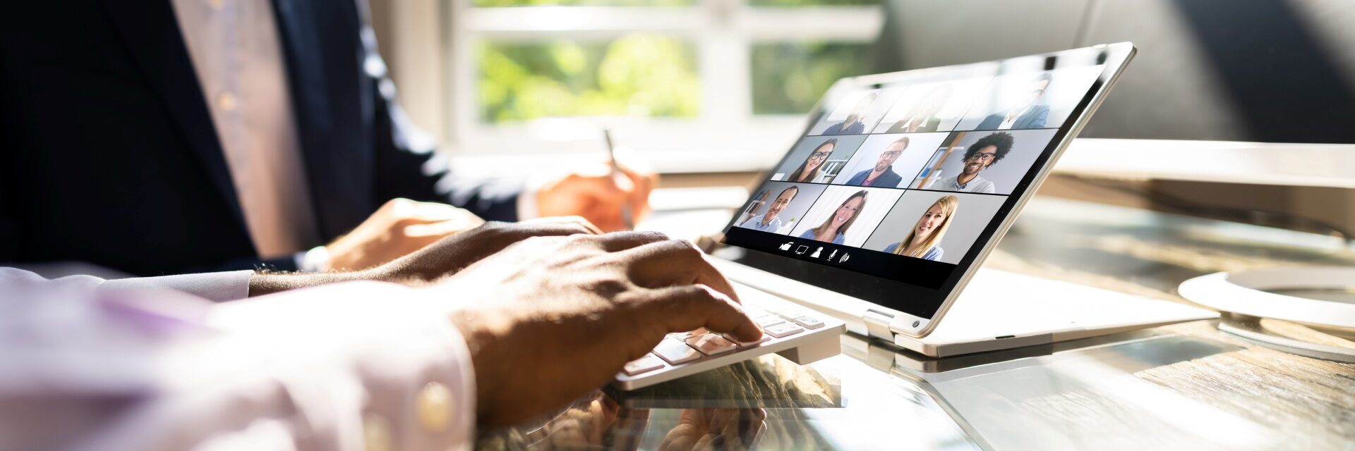 Sincrone IT propose aux entreprises des outils collaboratifs pour s'adapter au travail hybride et augmenter la performance des collaborateurs.