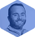 Photo portrait de Sébastien Garcia au format Losange avec un filtre bleu.